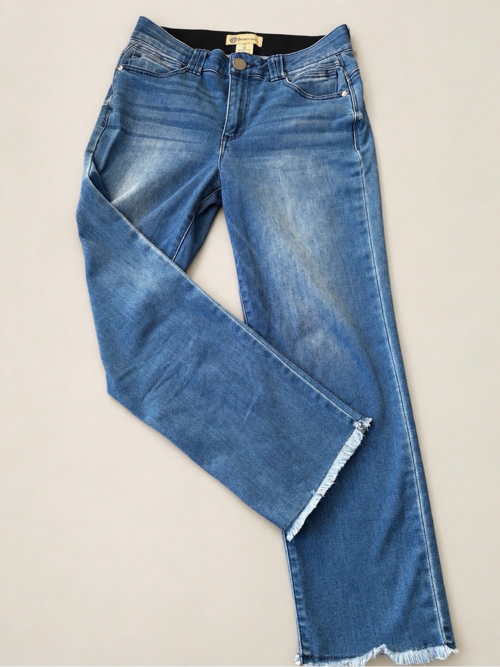 Democracy Jeans Ab Solution Technology Cropped Medium Wash Frayed Hem Size 8